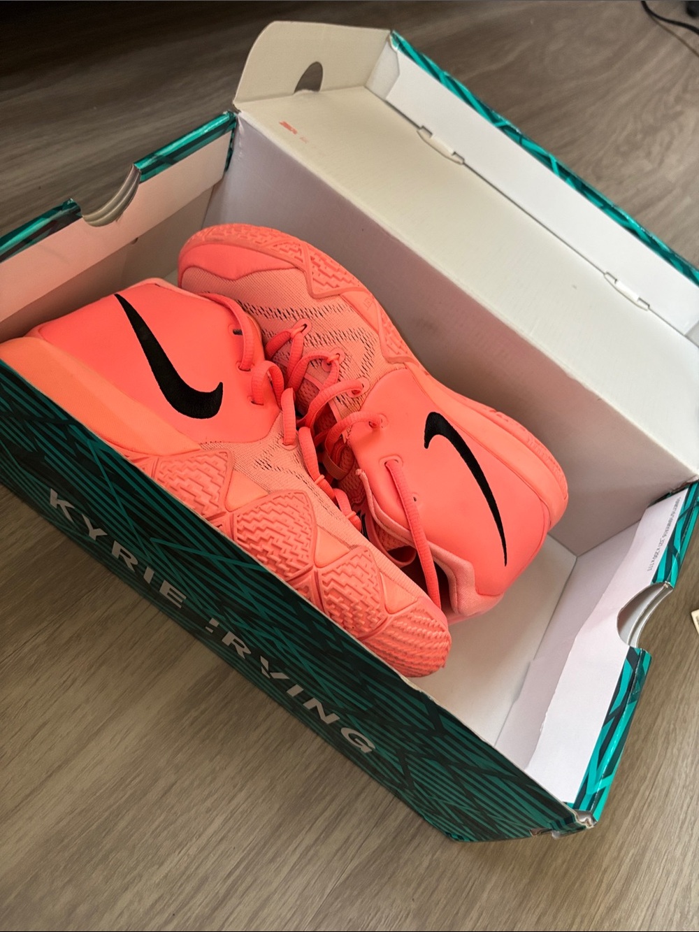Nike Kyrie 4 GS / PS "Atomic Pink" 5Y